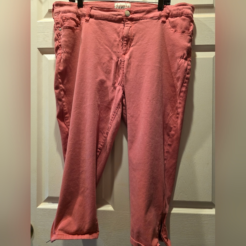 Women's Light Pink  Crop Jeans